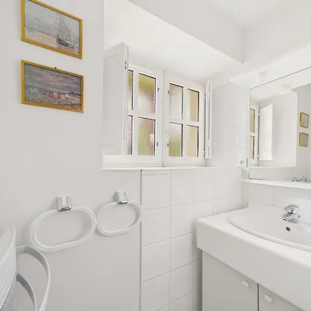 à 300 M, Maison Pour 7 Avec Jardin *