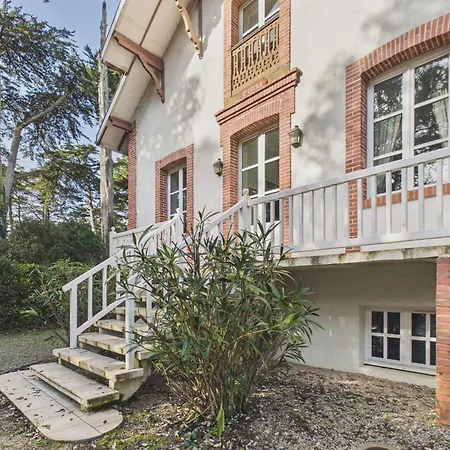 à 300 M, Maison Pour 7 Avec Jardin *